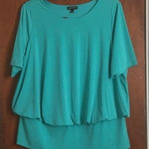 Woman’s short sleeve top size 18